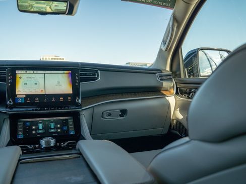 Used 2023 Jeep Grand Wagoneer Series II AWD/4WD image 18