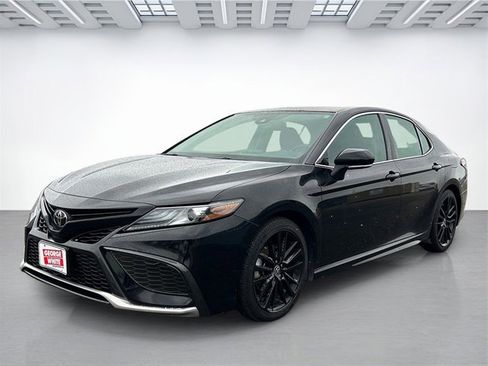 Used 2022 Toyota Camry XSE image 8