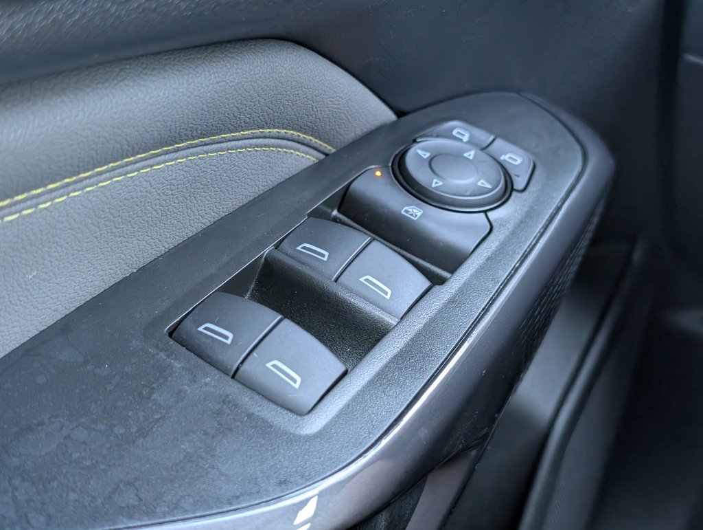 Used 2025 Chevrolet Trax ACTIV w/ Sunroof Package FWD image 26