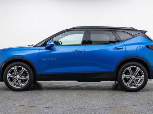 Used 2025 Chevrolet Blazer LT FWD image 5