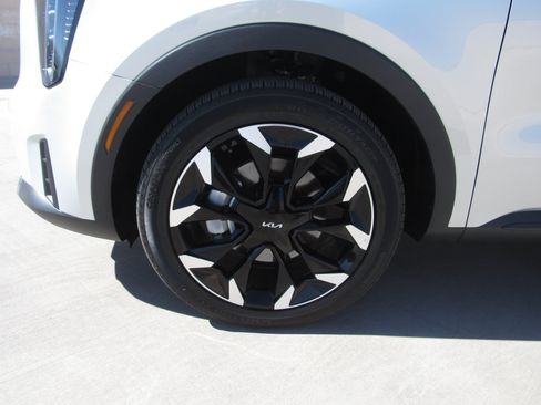 Used 2026 Kia Sorento EX w/ EX Premium Package FWD image 4