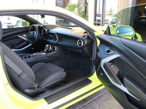 Used 2020 Chevrolet Camaro LT w/ Technology Package image 23