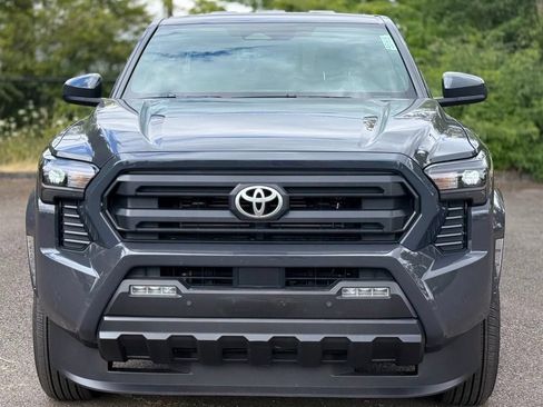 Used 2025 Toyota Tacoma SR5 AWD/4WD image 8