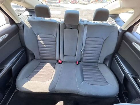Used 2018 Ford Fusion SE w/ Fusion SE Technology Package FWD image 13