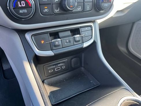 Used 2024 GMC Terrain SLT AWD/4WD image 25