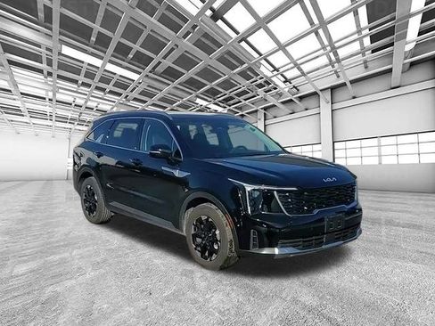 Certified 2025 Kia Sorento S image 1