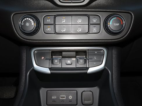 Used 2024 GMC Terrain SLE FWD image 11