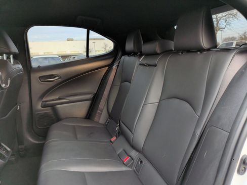 Used 2019 Lexus UX 200 image 34