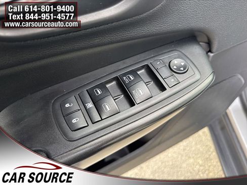 Used 2019 Jeep Cherokee Trailhawk AWD/4WD image 18