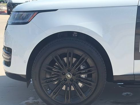 Used 2025 Land Rover Range Rover SE AWD/4WD image 5