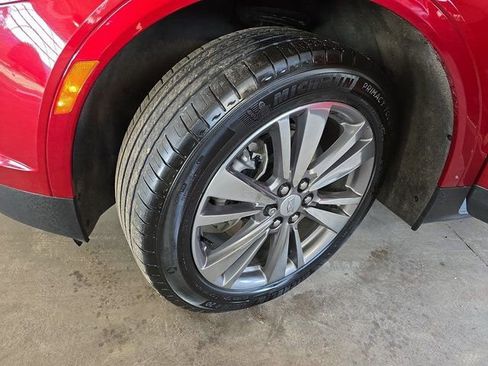 Certified 2024 Cadillac XT5 Premium Luxury w/ LPO, Floor Liner Package image 33