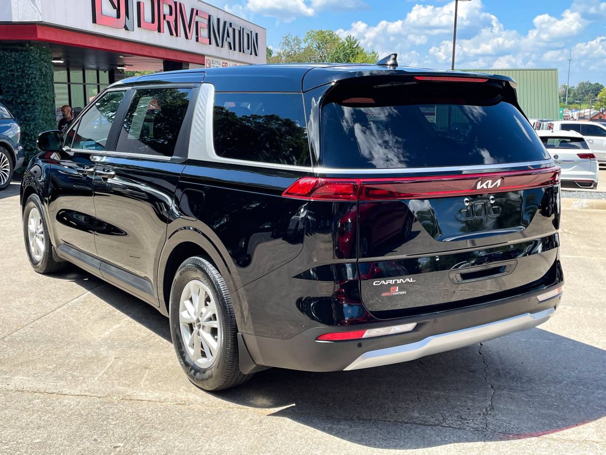 Used 2024 Kia Carnival LX FWD image 5