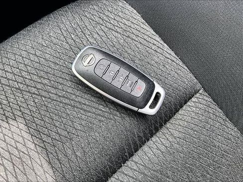 Certified 2026 Nissan Rogue SV AWD/4WD image 30