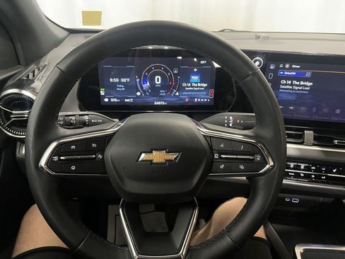 Used 2025 Chevrolet Equinox LT AWD/4WD image 13