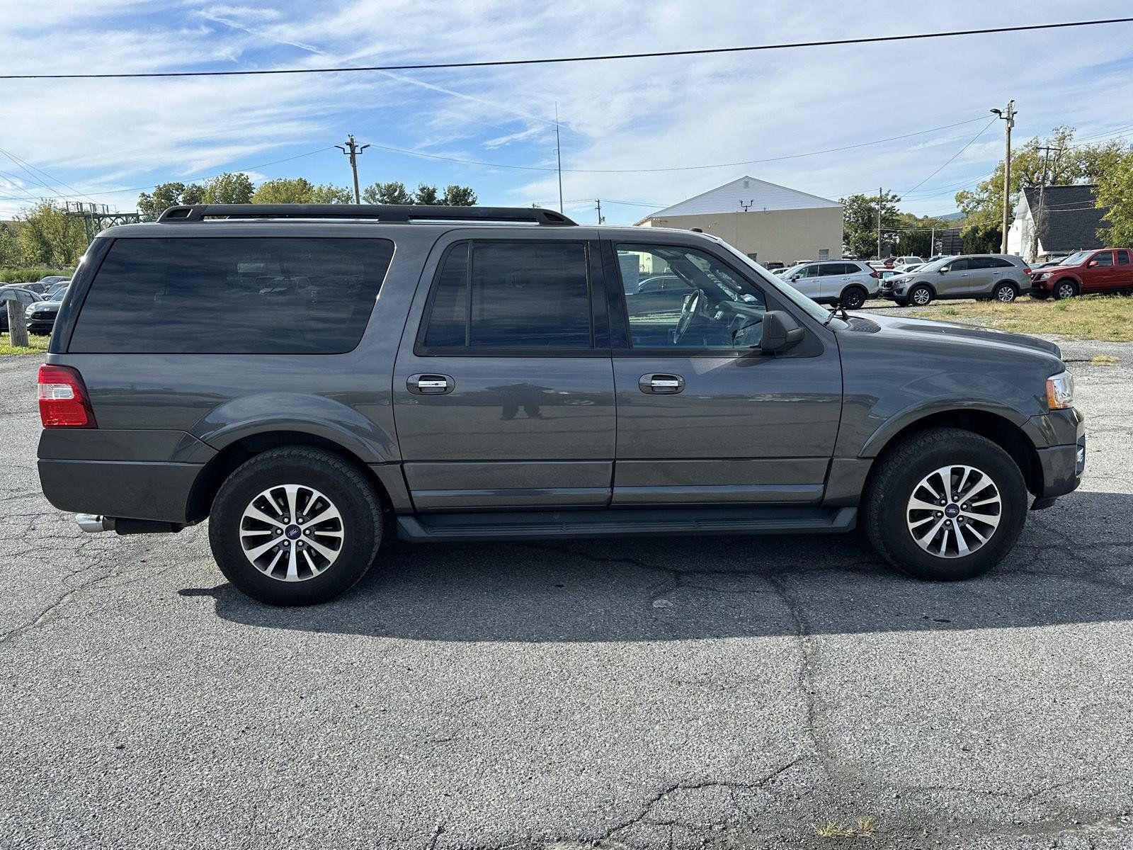 Used 2017 Ford Expedition EL XLT w/ Equipment Group 202A AWD/4WD image 9