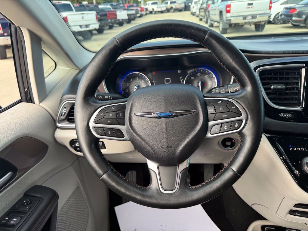 Used 2019 Chrysler Pacifica Touring-L Plus w/ Advanced Safetytec Group FWD image 29