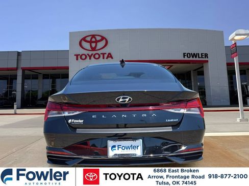 Used 2023 Hyundai Elantra Limited FWD image 4