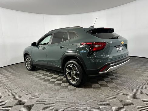 Used 2025 Chevrolet Trax LT image 8