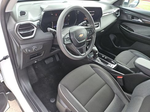 Used 2025 Chevrolet TrailBlazer LT AWD/4WD image 15