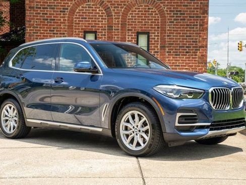 Used 2023 BMW X5 xDrive40i w/ Premium Package AWD/4WD image 3