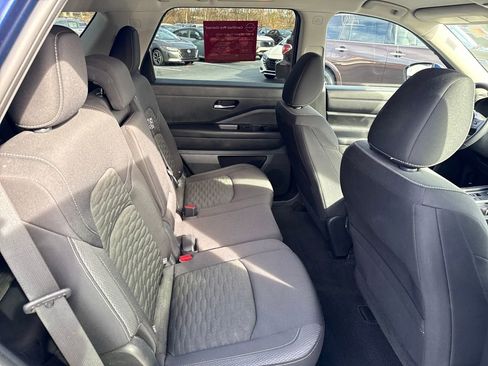 Used 2022 Nissan Pathfinder SV image 30