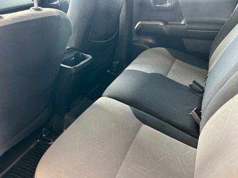 Used 2020 Toyota Tacoma TRD Off-Road w/ Technology Package AWD/4WD image 9