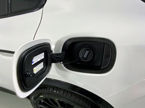 New 2025 Maserati Grecale Modena image 13