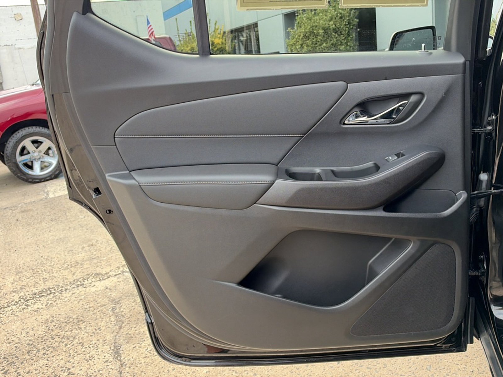 Used 2023 Chevrolet Traverse LT FWD image 24