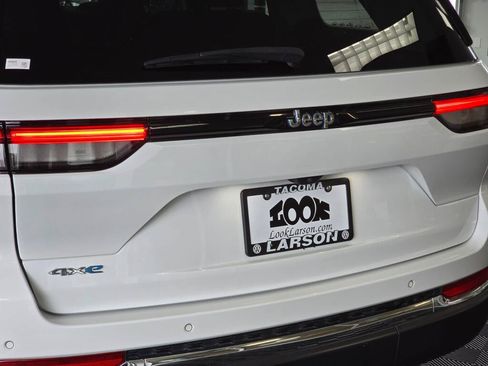 Used 2024 Jeep Grand Cherokee Limited 4xe AWD/4WD image 12