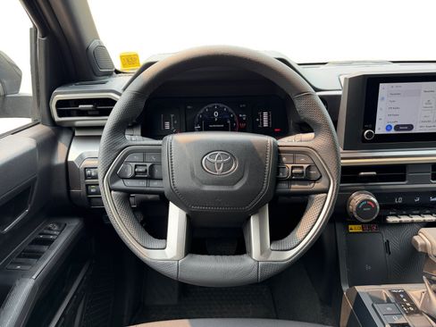 Used 2025 Toyota Tacoma SR5 w/ SR5 Upgrade Package AWD/4WD image 11
