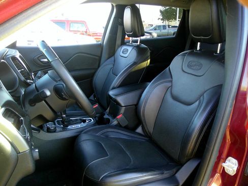 Used 2019 Jeep Cherokee Overland w/ Trailer Tow Group image 37