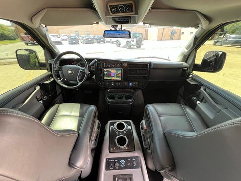 Used 2016 Chevrolet Express 2500 RWD image 46