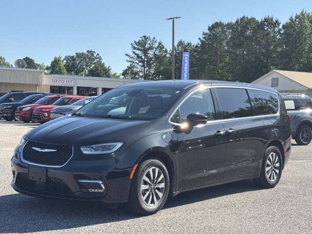 Used 2023 Chrysler Pacifica Touring-L FWD image 13