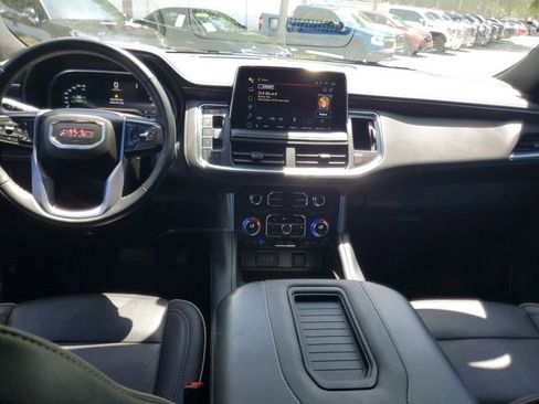Used 2023 GMC Yukon XL SLT w/ SLT Premium Package RWD image 17