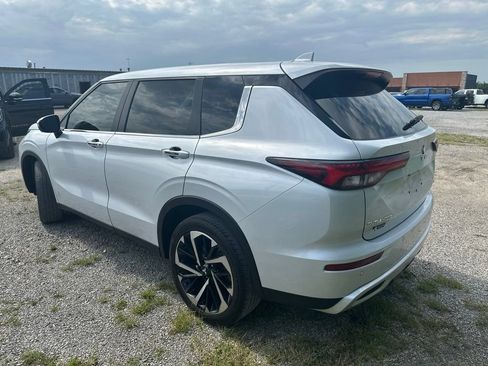 Used 2024 Mitsubishi Outlander SE Black Edition FWD image 4