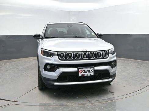 Used 2025 Jeep Compass Limited AWD/4WD image 3
