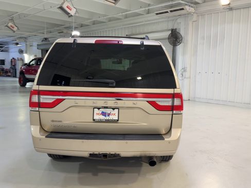 Used 2017 Lincoln Navigator Select RWD image 8