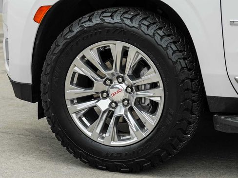 Used 2021 GMC Yukon Denali w/ Advanced Technology Package AWD/4WD image 57