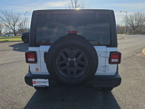 Used 2024 Jeep Wrangler Sport S image 6