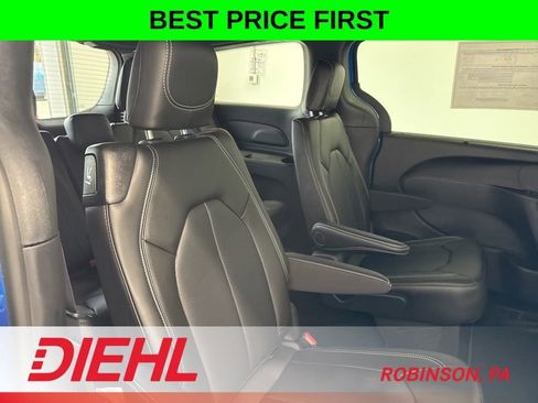 New 2026 Chrysler Pacifica Select FWD image 12