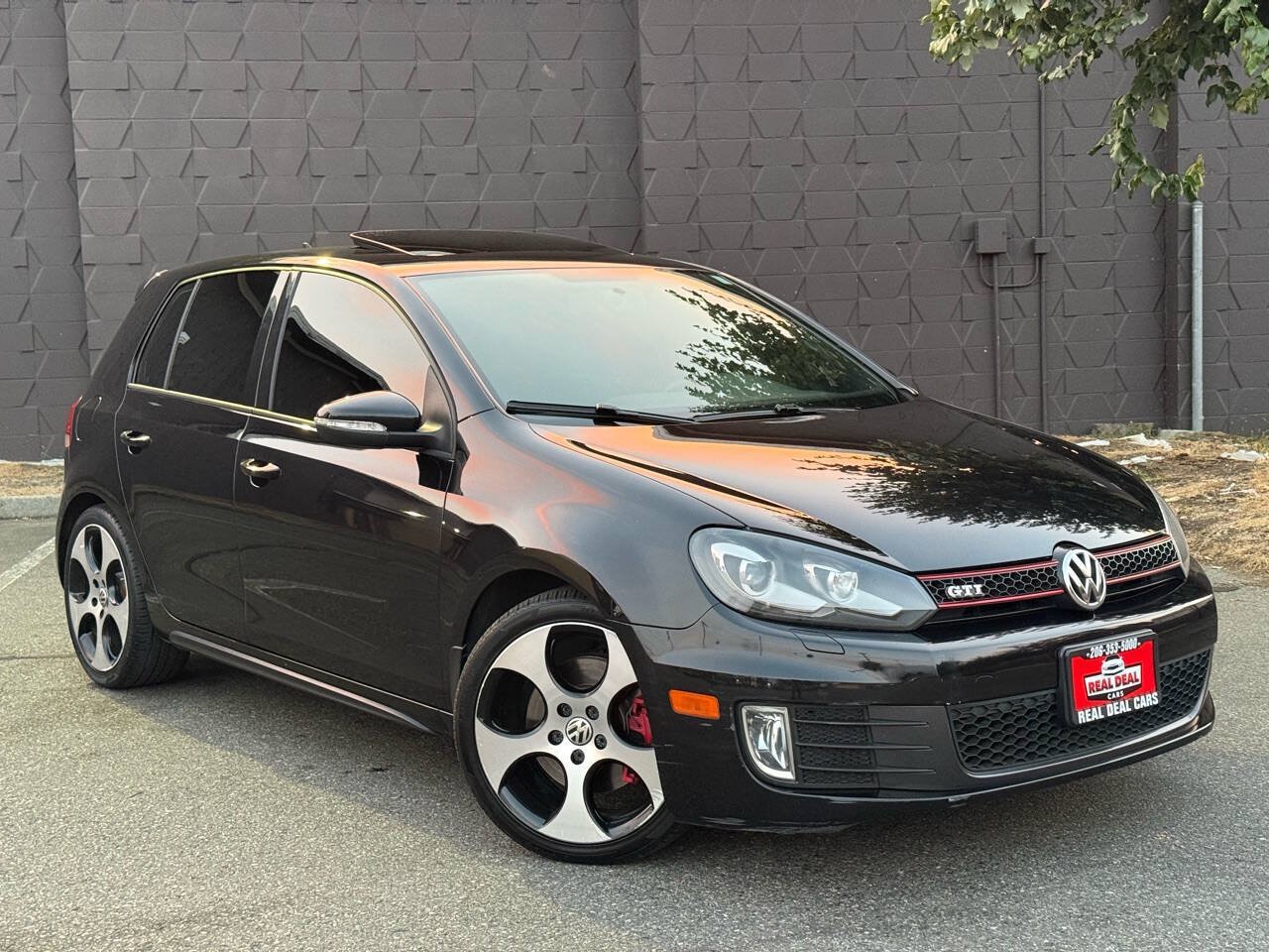 Used 2011 Volkswagen GTI 4-Door FWD image 3