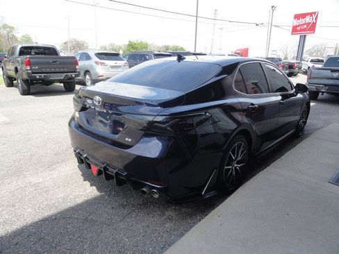 Used 2021 Toyota Camry SE FWD image 4