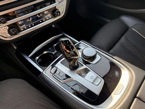 Used 2022 BMW 750i xDrive w/ Executive Package AWD/4WD image 22