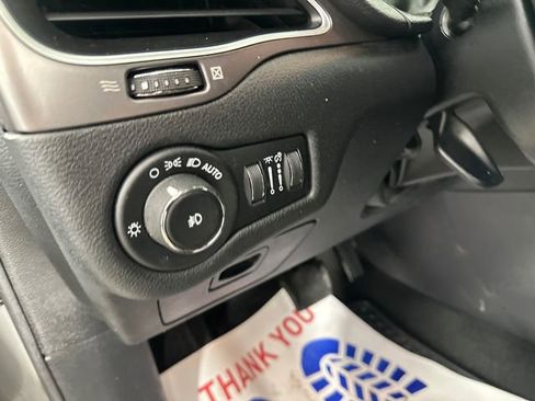 Certified 2019 Jeep Cherokee Latitude Plus w/ Cold Weather Group image 22