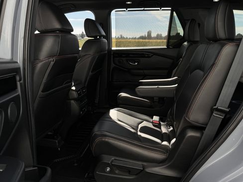 Certified 2025 Honda Pilot TrailSport image 32