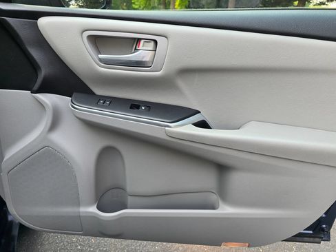 Used 2016 Toyota Camry LE FWD image 14