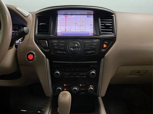Used 2015 Nissan Pathfinder Platinum w/ Family Entertainment Package AWD/4WD image 19