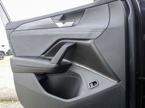 New 2026 Volkswagen Tiguan SE image 13