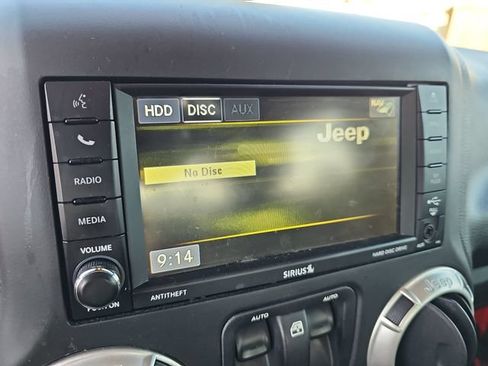 Used 2017 Jeep Wrangler Sahara w/ Dual Top Group AWD/4WD image 19