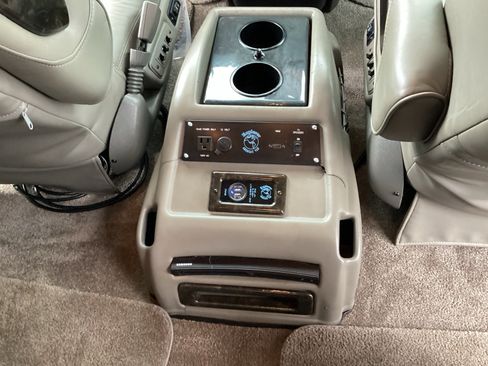 Used 2018 Chevrolet Express 2500 w/ Enhanced Convenience Package image 14